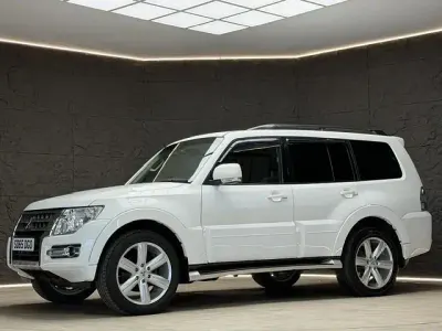 Used Mitsubishi Shogun 187 HP (137 kW) 2015 White SUV
