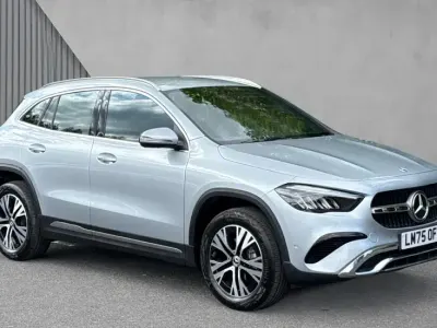 Usado Mercedes GLA200 Executive 163 HP (119 kW) 2025 Prateado SUV