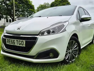 Used Peugeot 208 Allure 2016 White Hatchback