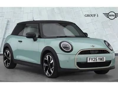 Begagnad Mini Cooper Exclusive 150 kW (204 HK) 2025 Grön Halvkombi