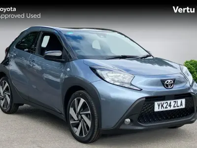 Used Toyota Aygo X 72 HP (52 kW) 2024 Persian salt bitone (metallic paint) SUV
