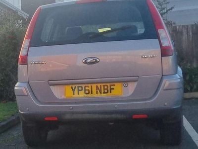 Silver Used 2011 Ford Fusion Zetec Hatchback | £2,195 (Fair price)