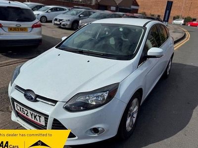 Used Ford Focus Zetec 125 HP (91 kW) 2012 White Hatchback