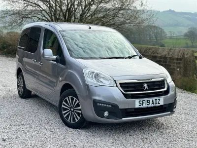Begagnad Peugeot TePee Allure 2019 Grå Minibuss