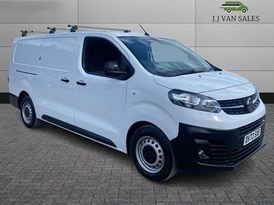Second-hand Vauxhall Vivaro 100 CP (73 kW) 2022 Alb Monovolum