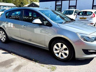 Used Vauxhall Astra Design Edition 115 HP (84 kW) 2014 Silver Hatchback