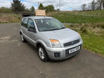 Używany Ford Fusion Zetec 67 KM (49 kW) 2007 Srebrny Hatchback