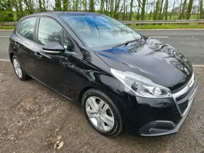 Begagnad Peugeot 208 Active 100 HK (73 kW) 2019 Svart Halvkombi