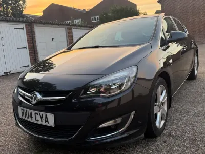 Used Vauxhall Astra SRi 115 HP (84 kW) 2014 Black Hatchback