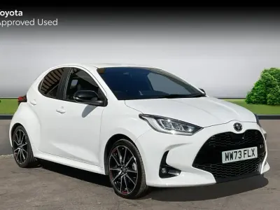 Used Toyota Yaris Sport 116 HP (85 kW) 2022 Pure white Hatchback
