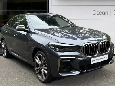 Begagnad BMW X6 M50 Shadowline 523 HK (384 kW) 2022 Grå SUV