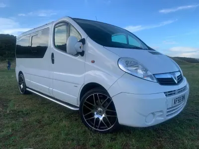 Used Vauxhall Vivaro 115 HP (84 kW) 2008 White MPV