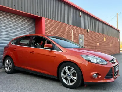 Used Ford Focus Zetec 115 HP (84 kW) 2011 Red Hatchback