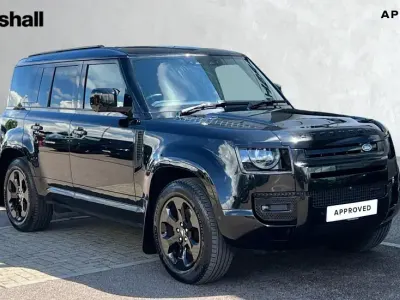 Used Land Rover Defender SE Dynamic 249 HP (183 kW) 2023 Santorini black SUV