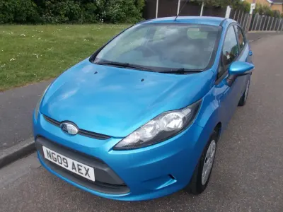 Begagnad Ford Fiesta 2009 Blå Halvkombi