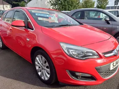 Used Vauxhall Astra Elite 115 HP (84 kW) 2014 Red Hatchback