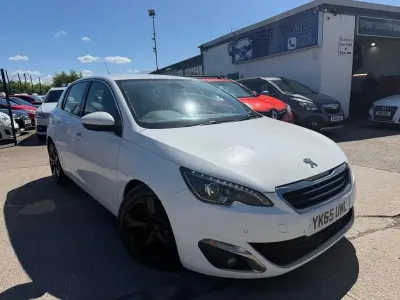 Used Peugeot 308 Allure 150 HP (110 kW) 2015 White Hatchback