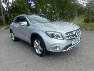 Usado Mercedes GLA200 Premium Plus 136 HP (100 kW) 2019 Prateado SUV