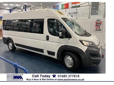 Begagnad Peugeot Boxer Access 130 HK (95 kW) 2015 Vit Van