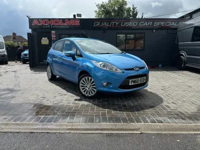 Używany Ford Fiesta Titanium 70 KM (51 kW) 2010 Niebieski Hatchback