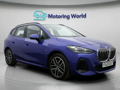 Begagnad BMW 225 Active Tourer M Sport 241 HK (177 kW) 2023 Blå Minibuss