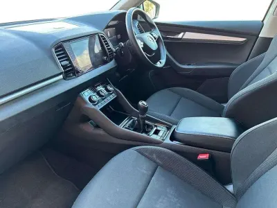 Używany Skoda Karoq SE Drive 113 KM (83 kW) 2023 Biały SUV