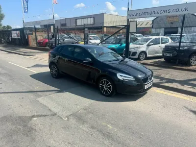 Used Volvo V40 Momentum 122 HP (89 kW) 2018 Black Estate