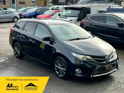 Używany Toyota Auris Hybrid 2016 Szary Kombi