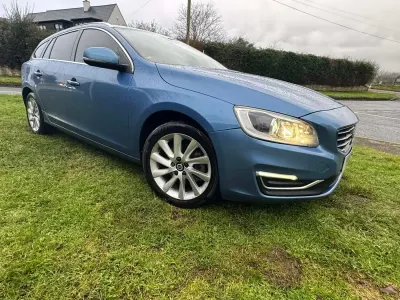 Usado Volvo V60 SE Lux 2015 Azul Carrinha