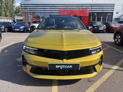 Used Vauxhall Astra Ultimate 178 HP (130 kW) 2023 Yellow Hatchback