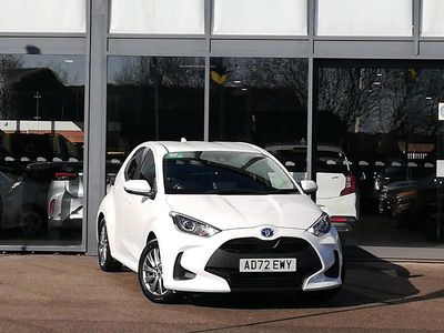Used Toyota Yaris Hybrid 116 HP (85 kW) 2023 White Hatchback