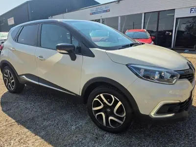 Used Renault Captur Iconic 90 HP (66 kW) 2018 Cream/black SUV