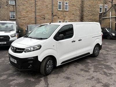 Second-hand Vauxhall Vivaro 120 CP (88 kW) 2021 Alb Monovolum