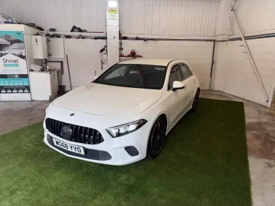 Begagnad Mercedes A180 Executive 2018 Vit Halvkombi