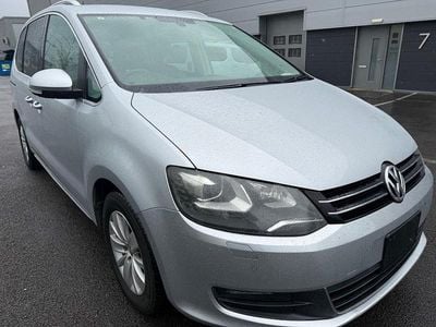 Usado VW Sharan Comfortline 150 HP (110 kW) 2021 Prateado Monovolume