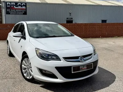 Gebraucht Vauxhall Astra Elite 116 PS (85 kW) 2015 Weiß Kleinwagen