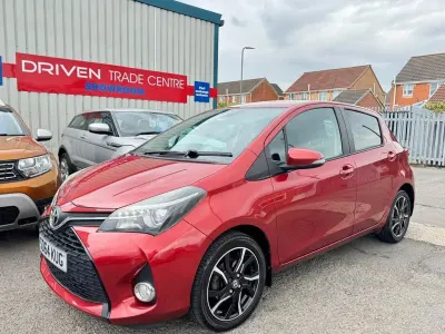 Used Toyota Yaris Sport 99 HP (72 kW) 2014 Red Hatchback