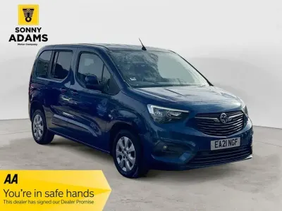 Usado Vauxhall Combo S 100 CV (73 kW) 2021 Azul Monovolumen