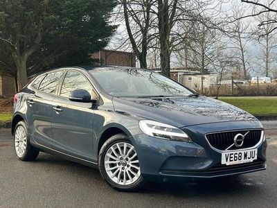 Used Volvo V40 Momentum 122 HP (89 kW) 2018 Blue Hatchback