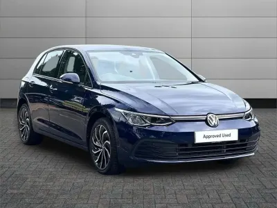 Used VW Golf VIII Life 108 HP (79 kW) 2023 Blue Hatchback