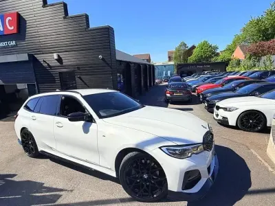 Begagnad BMW 330e M Sport 2020 Vit Kombi