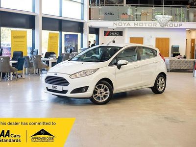 White Used 2015 Ford Fiesta Zetec Hatchback | £6,399 (Fair price)