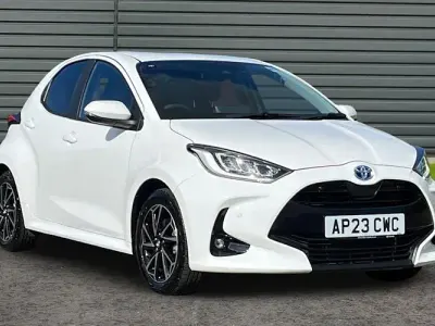 Used Toyota Yaris Design 116 HP (85 kW) 2023 White Hatchback