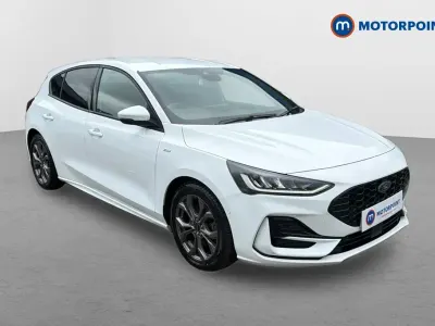 Begagnad Ford Focus ST-Line 120 HK (88 kW) 2022 Vit Halvkombi