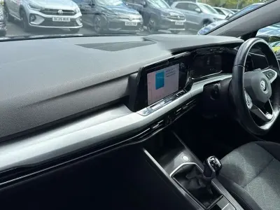 Begagnad VW Golf VII Life 2020 Svart Halvkombi