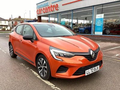 Used Renault Clio V Evolution 90 HP (66 kW) 2022 Orange Hatchback