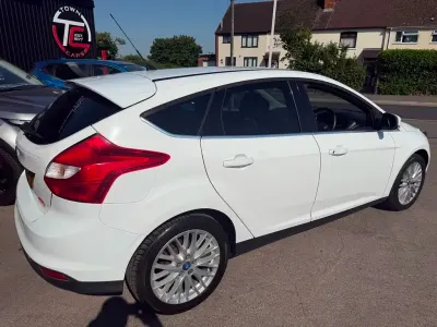 Used Ford Focus Zetec 2012 White Hatchback
