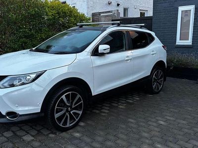 Used Nissan Qashqai Tekna 2017 White SUV