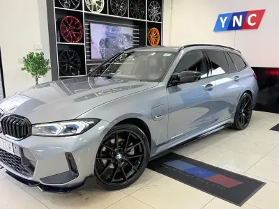 Begagnad BMW 330e M Sport 2023 Grå Kombi