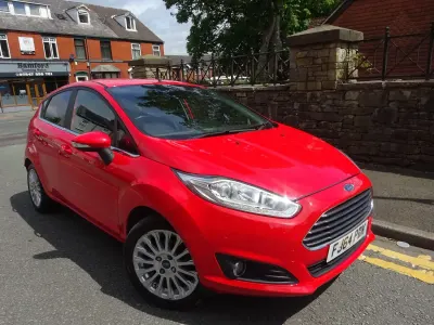 Used Ford Fiesta Titanium 75 HP (55 kW) 2014 Red Hatchback
